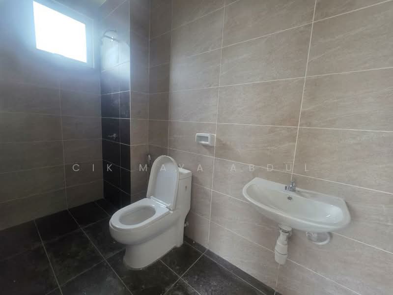 Rumah Berkembar untuk Dijual di Bandar Bukit Raja (Klang) - Cik Maya Abdul - Bathroom - PropertyGuru.com.my