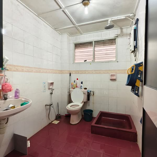 Apartment for Sale at Desa Ku I & III - Hisyam Noordin - Bathroom - PropertyGuru.com.my