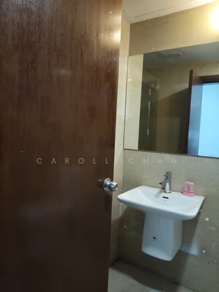 Servis Apartment untuk Dijual di Regalia Residence - Caroll Chan - Attached toilet - PropertyGuru.com.my