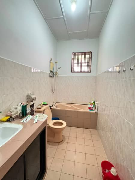 Rumah Teres 2 Tingkat untuk Dijual di Taman Megah (Pontian) - Sharon Ong - Bathroom - PropertyGuru.com.my