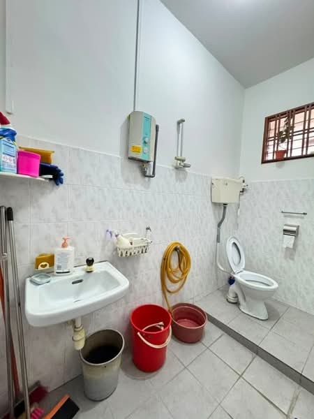 Rumah Teres 2 Tingkat untuk Dijual di Taman Megah (Pontian) - Sharon Ong - Bathroom - PropertyGuru.com.my