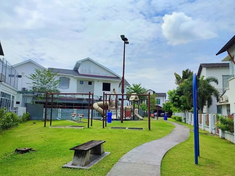 Rumah Berkembar untuk Dijual di Seksyen 13 (Shah Alam) - Allen . - Exterior - PropertyGuru.com.my