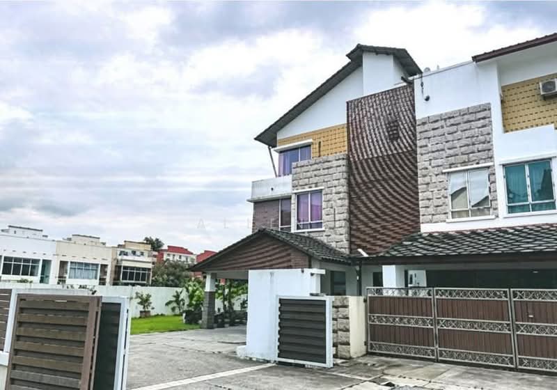 Rumah Berkembar untuk Dijual di Seksyen 13 (Shah Alam) - Allen . - Exterior - PropertyGuru.com.my