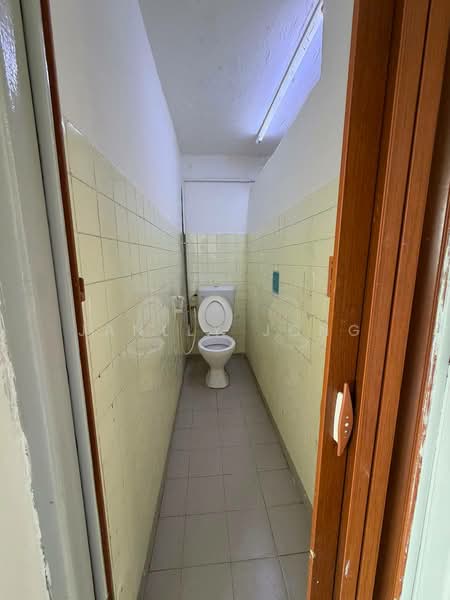 1-storey Terraced House for Sale in Taman Johor (Tampoi) - Janlly Jong - Bathroom - PropertyGuru.com.my