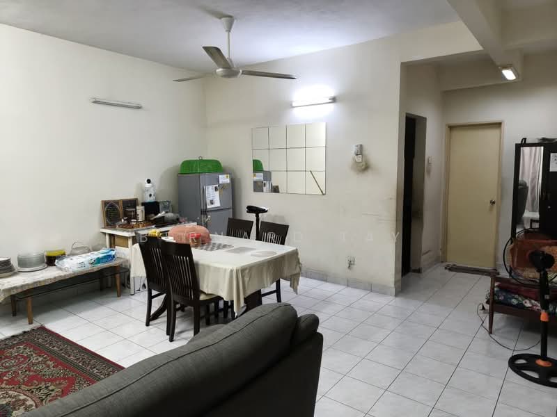 Rumah Teres 2 Tingkat untuk Dijual di Seksyen 6 (Kota Damansara) - Bernard Tay - Living Room - PropertyGuru.com.my