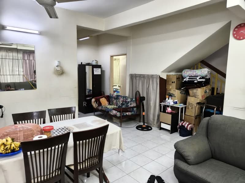 Rumah Teres 2 Tingkat untuk Dijual di Seksyen 6 (Kota Damansara) - Bernard Tay - Living Room - PropertyGuru.com.my