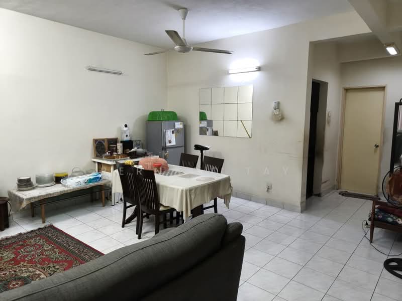 Rumah Teres 2 Tingkat untuk Dijual di Seksyen 6 (Kota Damansara) - Bernard Tay - Living Room - PropertyGuru.com.my