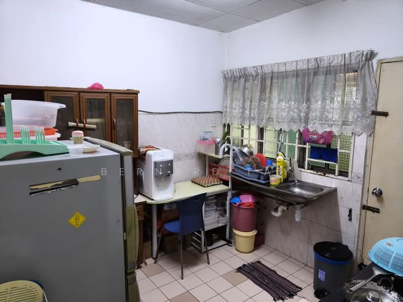 Rumah Teres 2 Tingkat untuk Dijual di Seksyen 6 (Kota Damansara) - Bernard Tay - Kitchen - PropertyGuru.com.my