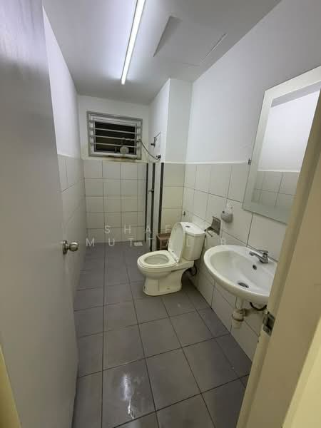Pangsapuri untuk Disewa di Jalilmas - Shafiq Muttalib - Bathroom - PropertyGuru.com.my