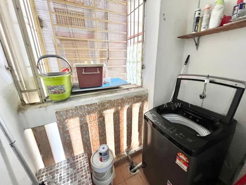 Apartment for Sale at Pangsapuri Danaumas - Fauran Nawawi - PropertyGuru.com.my