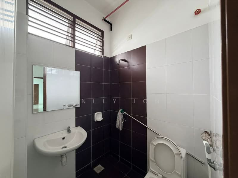 Rumah Teres 2 Tingkat untuk Dijual di Mutiara Rini (Skudai) - Janlly Jong - Bathroom - PropertyGuru.com.my