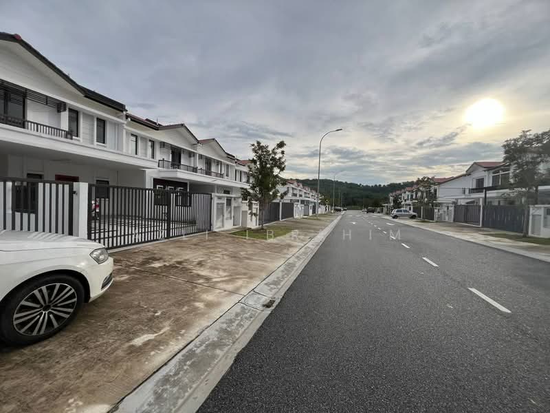 Rumah Teres 2 Tingkat untuk Dijual di Bangi (Selangor) - Azli Ibrahim - Exterior - PropertyGuru.com.my