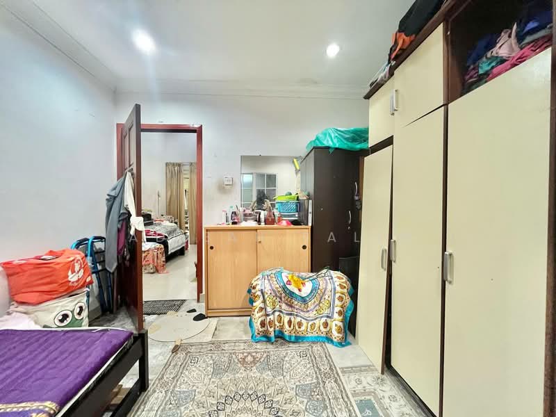 Rumah Teres 1 Tingkat untuk Dijual di Seksyen 20 (Shah Alam) - Adibah Salim - Bedroom - PropertyGuru.com.my