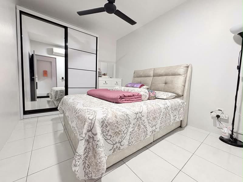 Pangsapuri untuk Dijual di Harmoni Elmina 1 @ City Of Elmina - Adibah Salim - Bedroom - PropertyGuru.com.my
