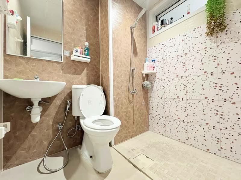 Pangsapuri untuk Dijual di Harmoni Elmina 1 @ City Of Elmina - Adibah Salim - Bathroom - PropertyGuru.com.my