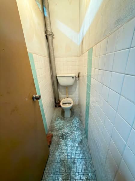 Kedai untuk Dijual di George Town (Penang) - Fanny Wong - Bathroom - PropertyGuru.com.my