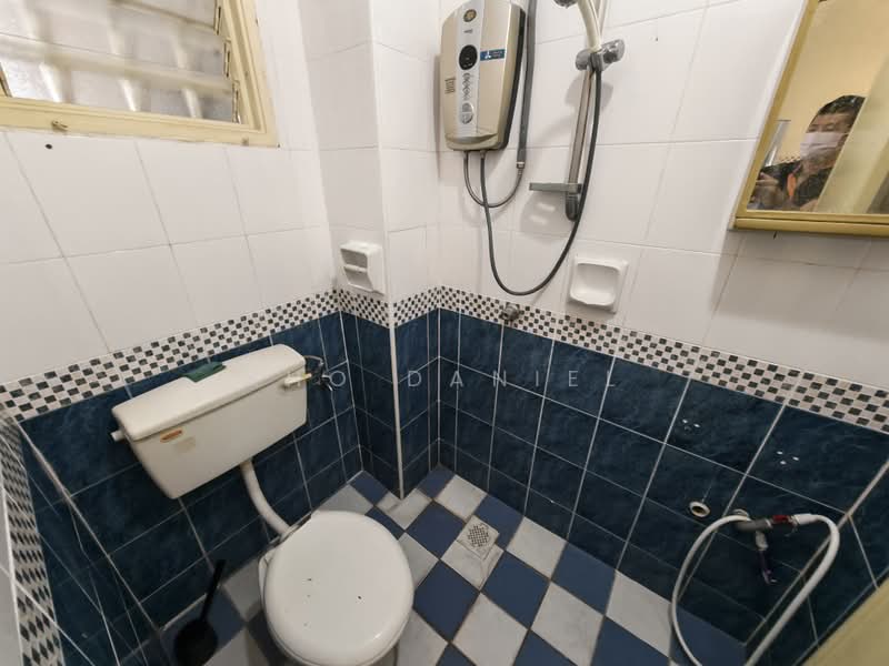 Rumah Teres 2 Tingkat untuk Dijual di Taman Puchong Prima (Puchong) - Kho Daniel - Bathroom - PropertyGuru.com.my