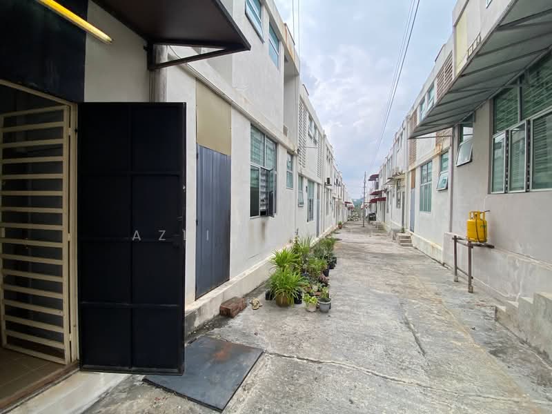 2-storey Terraced House for Sale in Kajang (Selangor) - Azli Ibrahim - Exterior - PropertyGuru.com.my