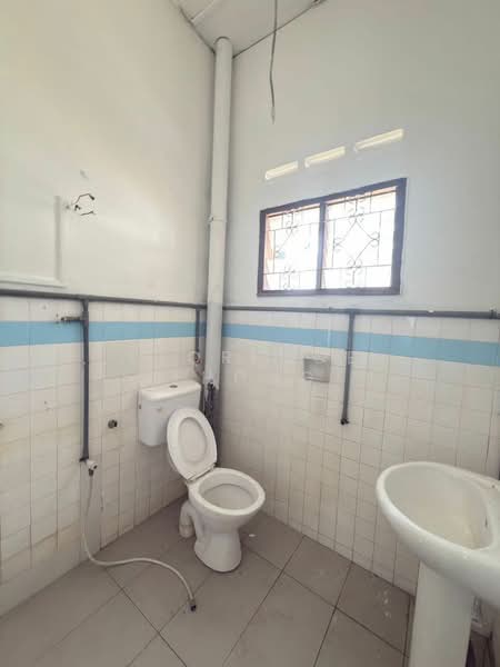 Semi-Detached House for Sale in Taman Sentosa (Johor Bahru) - Florence Thong - Bathroom - PropertyGuru.com.my