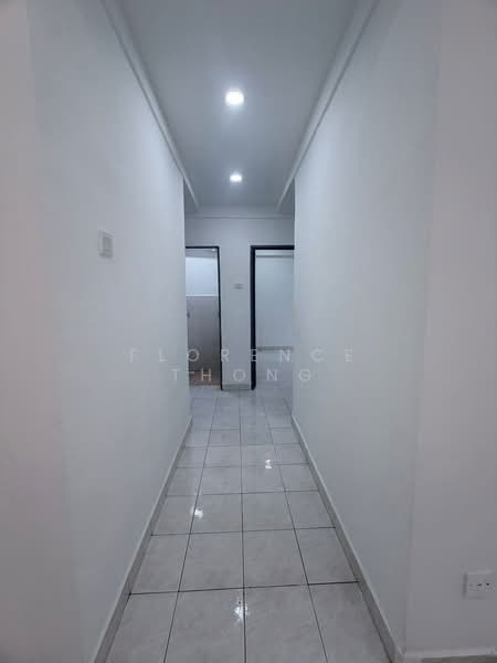 Pangsapuri untuk Dijual di Bayu Puteri 2 - Florence Thong - Corridor - PropertyGuru.com.my