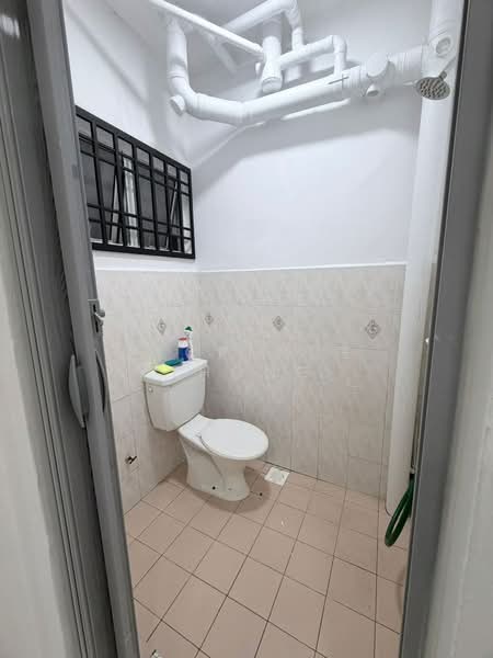 Pangsapuri untuk Dijual di Bayu Puteri 2 - Florence Thong - Bathroom - PropertyGuru.com.my
