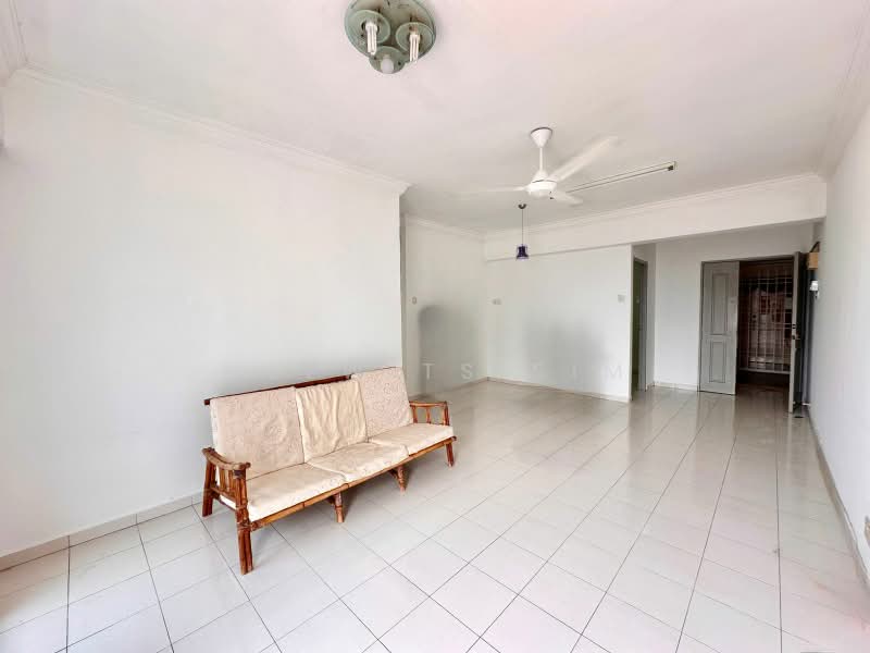 Pangsapuri untuk Dijual di Taman Kang Har Tong - Welwits Sim - Living Room - PropertyGuru.com.my