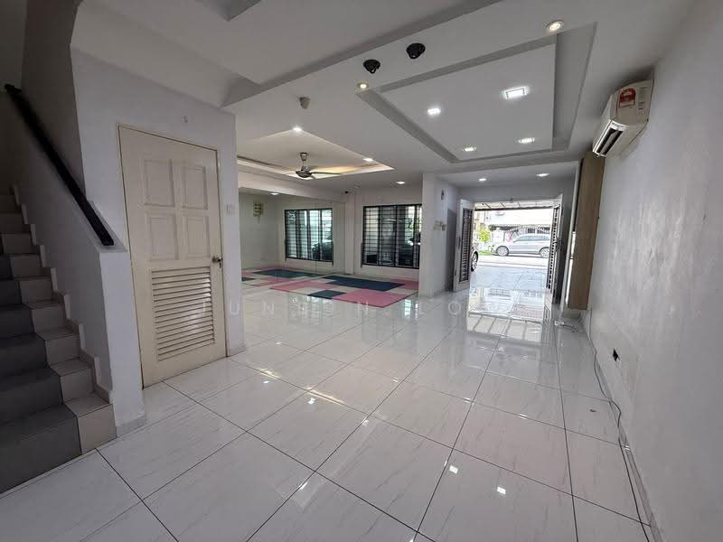 2-storey Terraced House for Sale in BANDAR PUCHONG JAYA (Puchong) - Junbin Low - Living Room - PropertyGuru.com.my