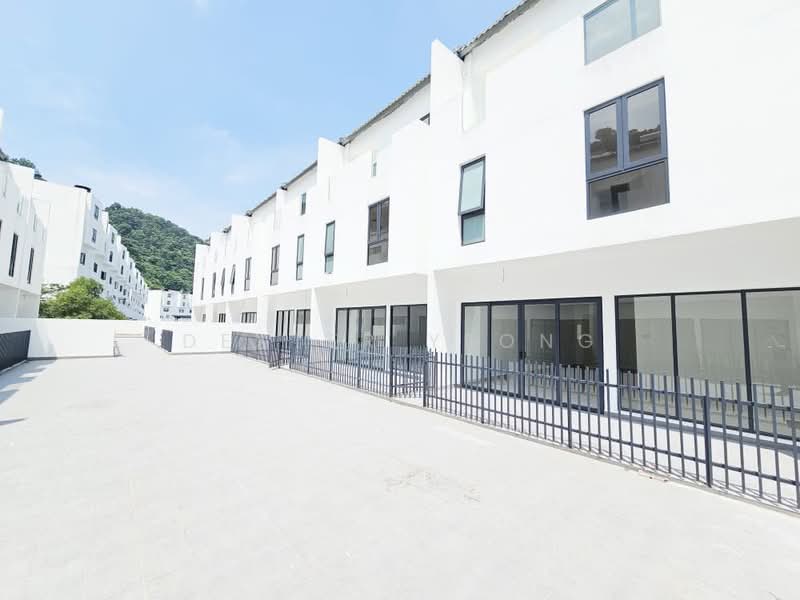 3.5-storey Terraced House for Sale in Damansara Perdana (Selangor) - Dexter Yeong - Exterior - PropertyGuru.com.my