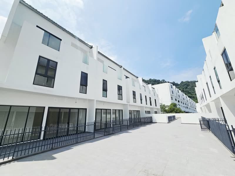 3.5-storey Terraced House for Sale in Damansara Perdana (Selangor) - Dexter Yeong - Exterior - PropertyGuru.com.my