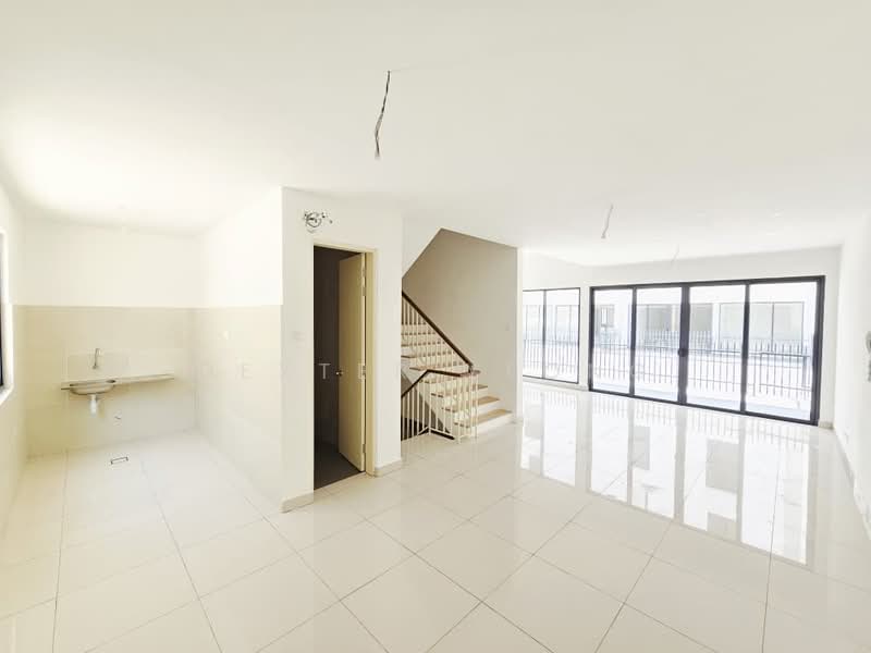 3.5-storey Terraced House for Sale in Damansara Perdana (Selangor) - Dexter Yeong - Living Room - PropertyGuru.com.my