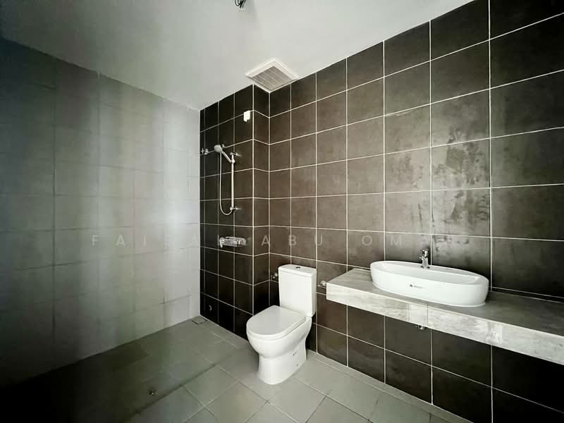 2-storey Terraced House for Sale in Bandar Country Homes (Rawang) - Faisal Abu Omar - Bathroom - PropertyGuru.com.my