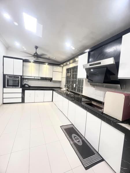 Semi-Detached House for Sale in Kampung Teras Jernang (Bangi) - Azli Ibrahim - Kitchen - PropertyGuru.com.my