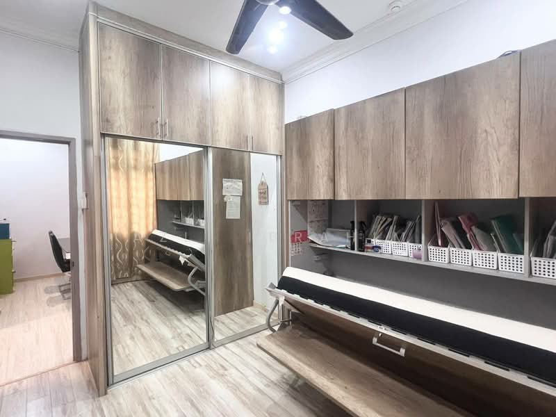 Semi-Detached House for Sale in Kampung Teras Jernang (Bangi) - Azli Ibrahim - Bedroom - PropertyGuru.com.my