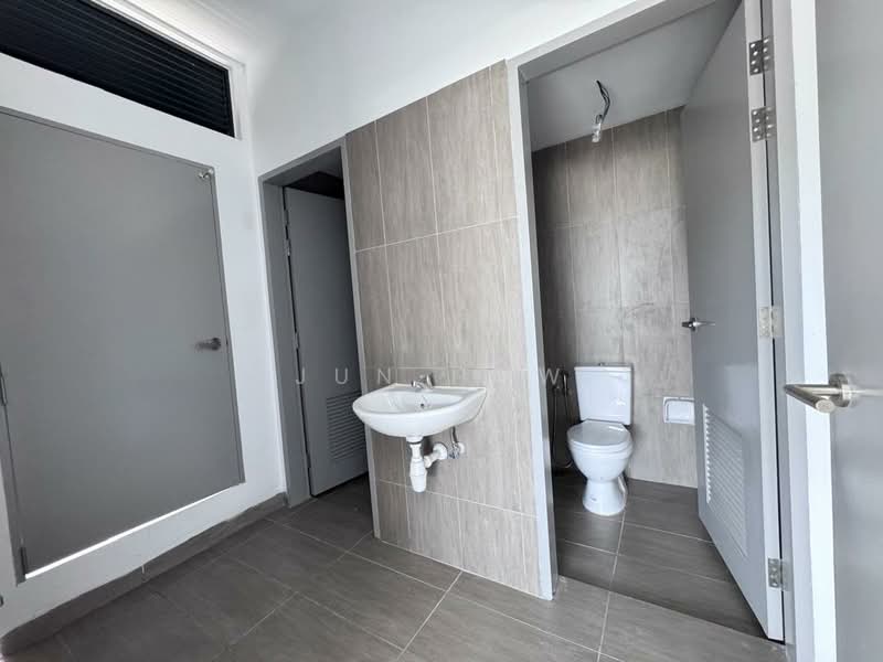 Kilang untuk Disewa di Elmina Gardens (Sungai Buloh) - Jun How - Bathroom - PropertyGuru.com.my