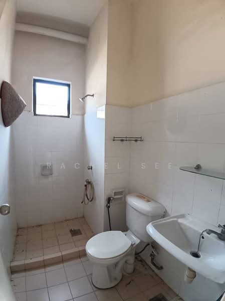 Bungalow for Sale in Leisure Farm (Gelang Patah) - Rachel See - Bathroom - PropertyGuru.com.my