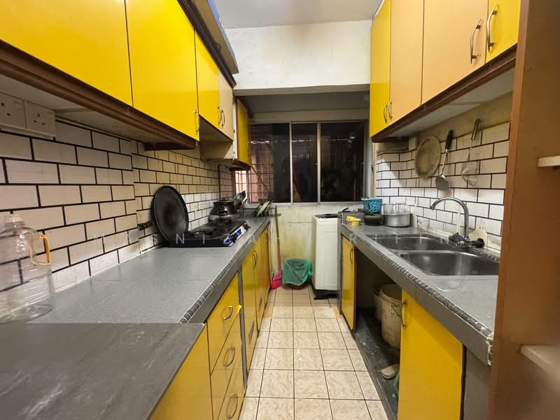 Pangsapuri untuk Dijual di saujana apartment - Masnizah Arifin - Kitchen - PropertyGuru.com.my