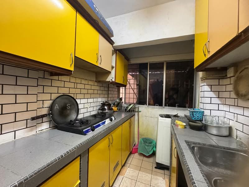 Pangsapuri untuk Dijual di saujana apartment - Masnizah Arifin - Kitchen - PropertyGuru.com.my