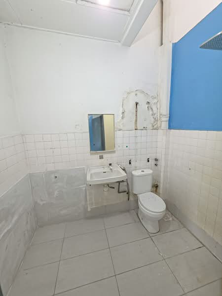 2-storey Terraced House for Sale in Taman Seraya (Ampang) - Azli Ibrahim - Bathroom - PropertyGuru.com.my