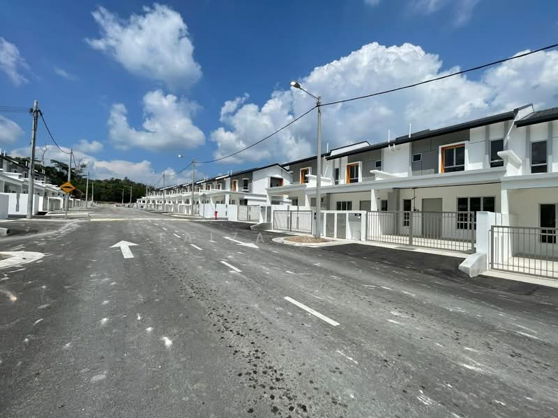 Rumah Teres untuk Dijual di Rawang (Selangor) - Faiza Aziz - Exterior - PropertyGuru.com.my