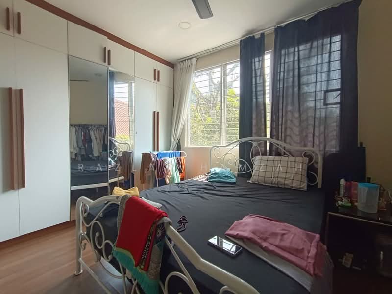 Rumah Banglo untuk Dijual di Kuang (Selangor) - Razlan Hamzah - Bedroom - PropertyGuru.com.my