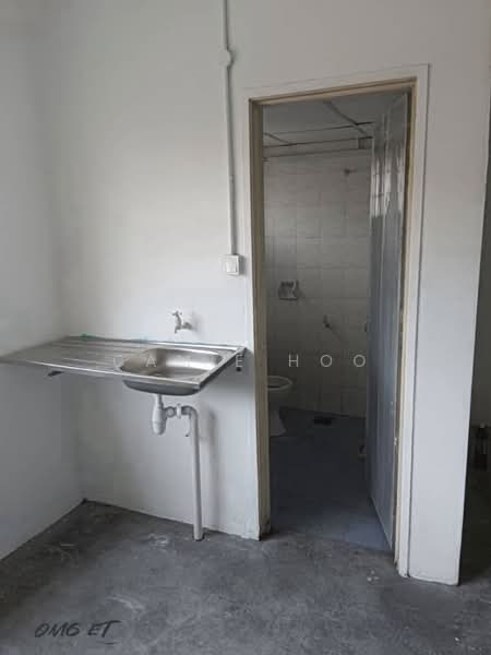Kedai untuk Disewa di Taman Bayu Perdana (Klang) - Camie Hoo - Bathroom - PropertyGuru.com.my