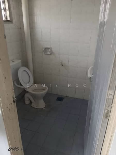 Kedai untuk Disewa di Taman Bayu Perdana (Klang) - Camie Hoo - Bathroom - PropertyGuru.com.my