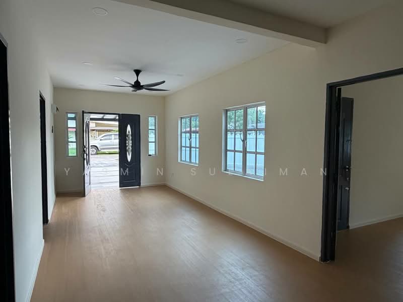 Rumah Teres untuk Dijual di Taman Angsamas (Rasah) - Yasmin Sulaiman - Living Room - PropertyGuru.com.my
