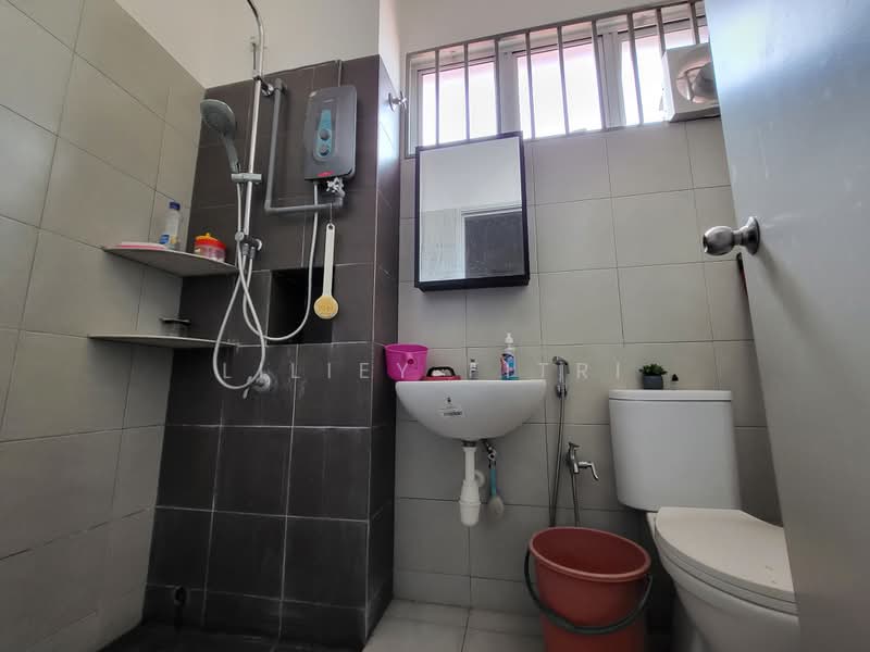 2-storey Terraced House for Sale in Bandar Tasik Puteri (Rawang) - Liliey Fitri - Bathroom - PropertyGuru.com.my