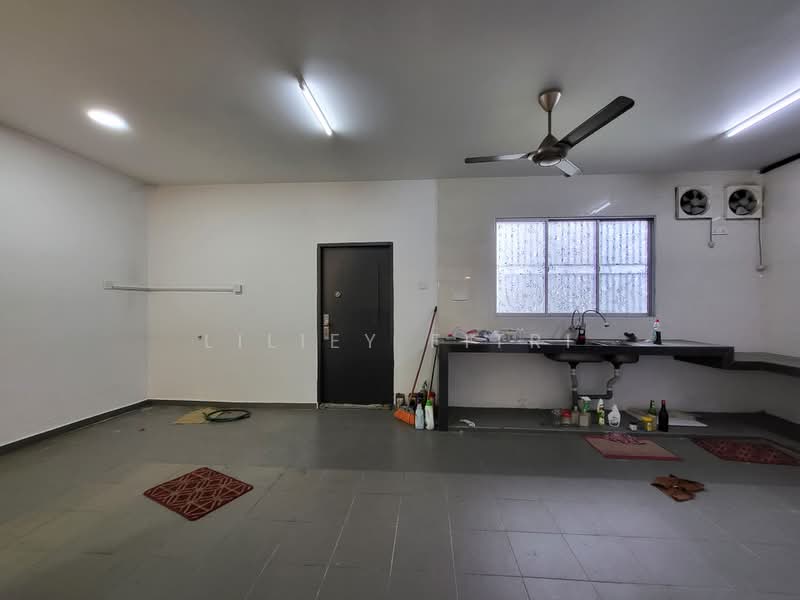 2-storey Terraced House for Sale in Bandar Tasik Puteri (Rawang) - Liliey Fitri - Kitchen - PropertyGuru.com.my