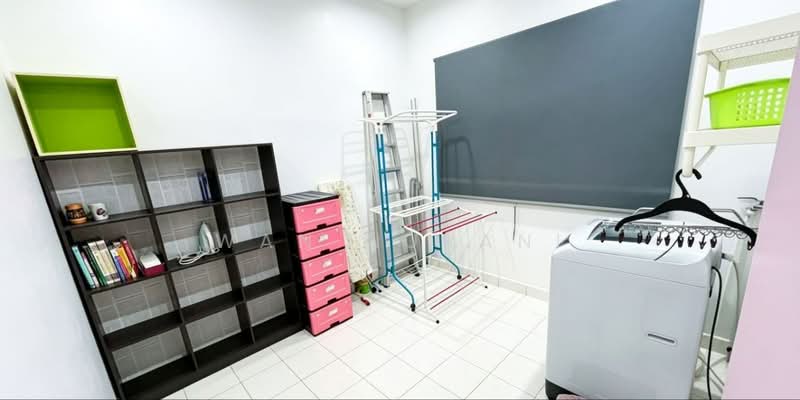 1-storey Terraced House for Sale in Taman Pelangi Semenyih (Semenyih) - Wan Nurani - PropertyGuru.com.my