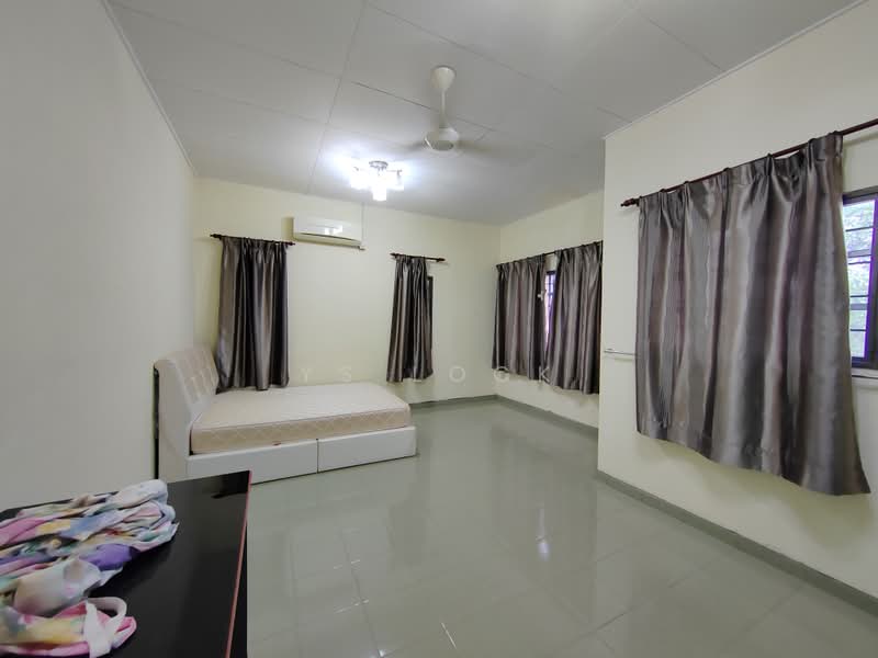 Rumah Banglo untuk Disewa di Taman Sri Pulai (Sikamat) - YS Lock - Bedroom - PropertyGuru.com.my