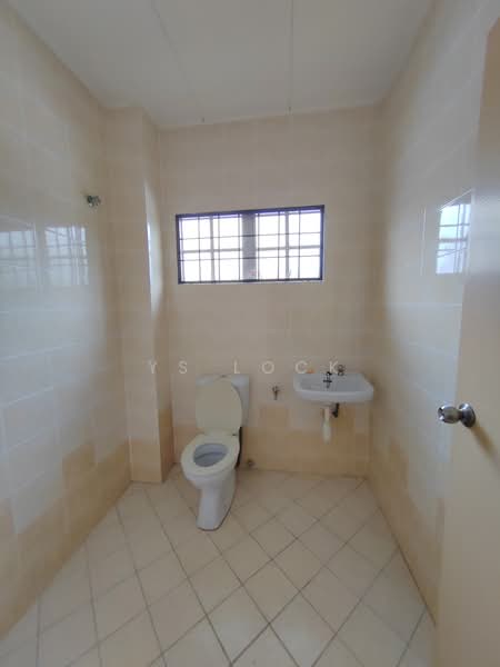 Rumah Banglo untuk Disewa di Taman Sri Pulai (Sikamat) - YS Lock - Bathroom - PropertyGuru.com.my
