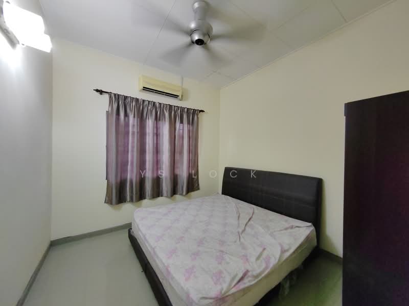 Rumah Banglo untuk Disewa di Taman Sri Pulai (Sikamat) - YS Lock - Bedroom - PropertyGuru.com.my