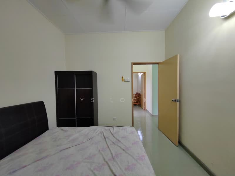 Rumah Banglo untuk Disewa di Taman Sri Pulai (Sikamat) - YS Lock - Bedroom - PropertyGuru.com.my